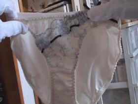 本物女性宅侵入 ボディカメラ下着物色体験　サンプル画像08